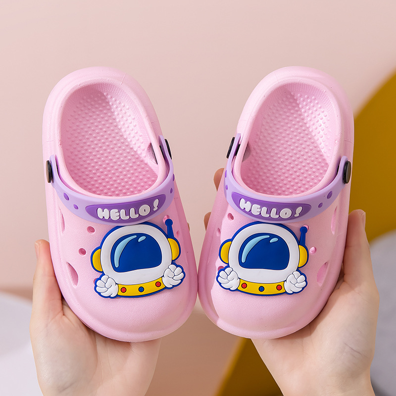 Nuevos zapatos de agujero para niños de verano para niños y niñas de dibujos animados antideslizante inferior suave infantil para niños sandalias de playa con punta cerrada