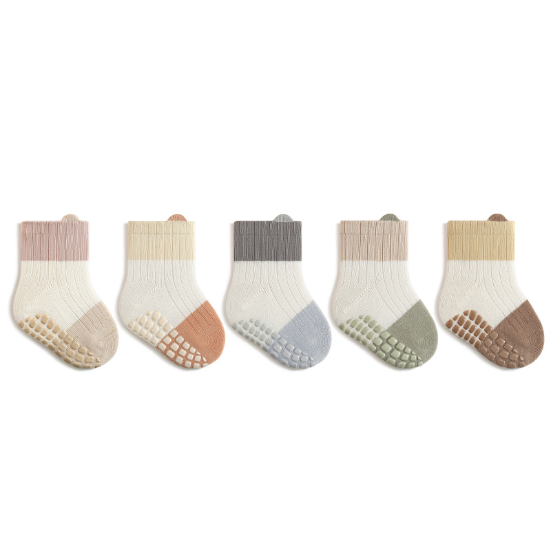 Calcetines de piso para bebés primavera y otoño sin hueso interior antideslizante frío para niños y niñas, educación temprana para bebés calcetines de pegamento de fondo completo para niños pequeños