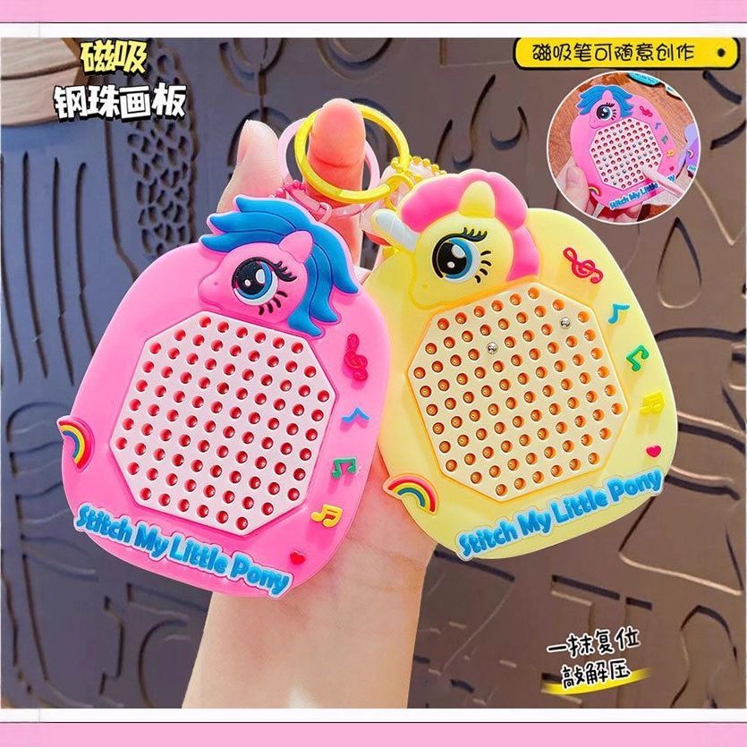Creativo de dibujos animados pony magnetic bolas de acero tablero de dibujo juguetes descompresión bolsos colgantes llaveros hermosos regalos