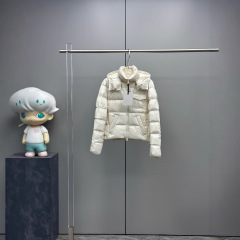 高版本高品现货M家新款秋冬可拆连帽短款亮面四色女士羽绒服外套