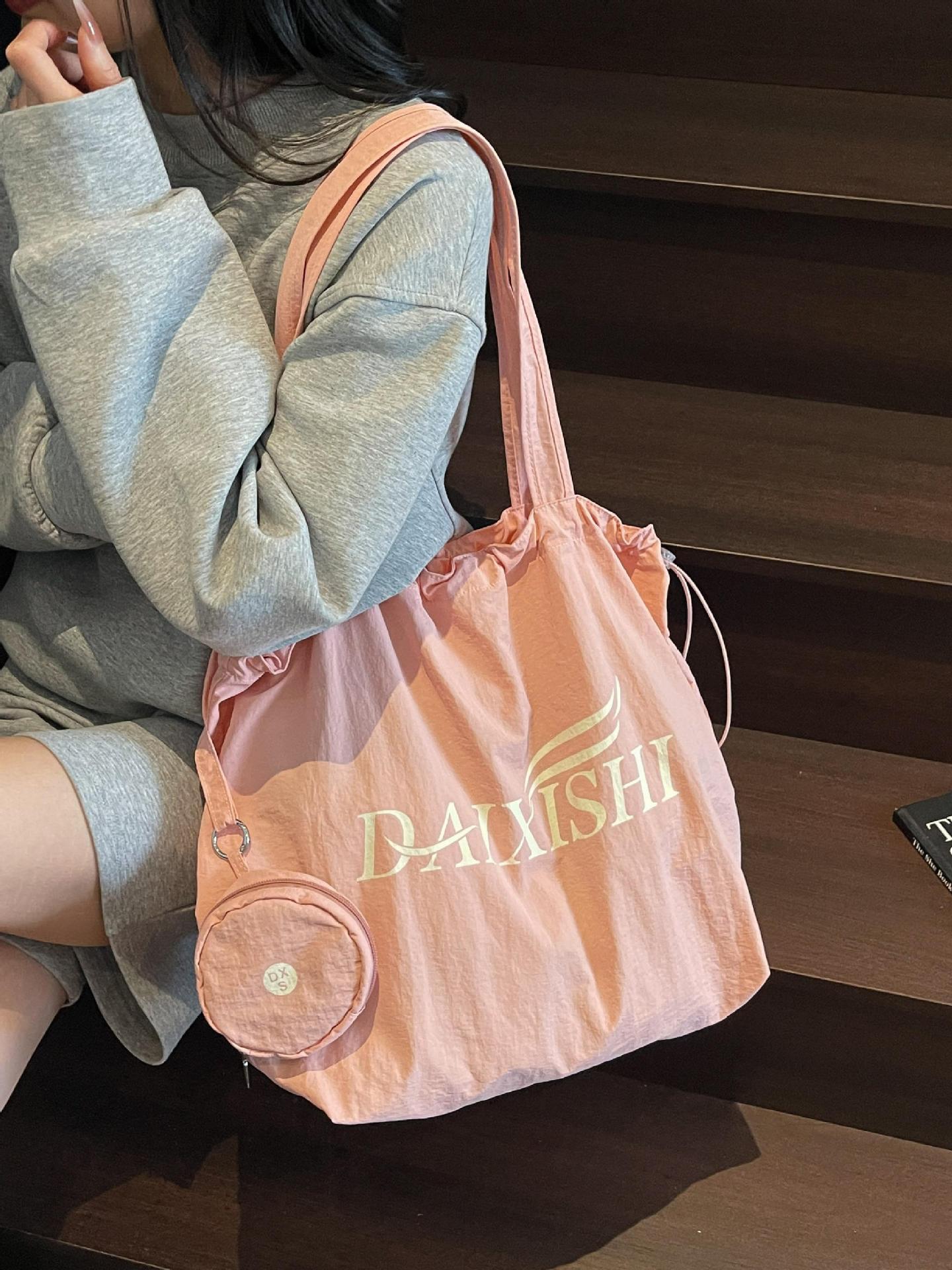 Bolso de estilo perezoso para mujer de gran capacidad 2025 nuevo bolso de lona coreano bolso de mujer de viaje ligero de ocio
