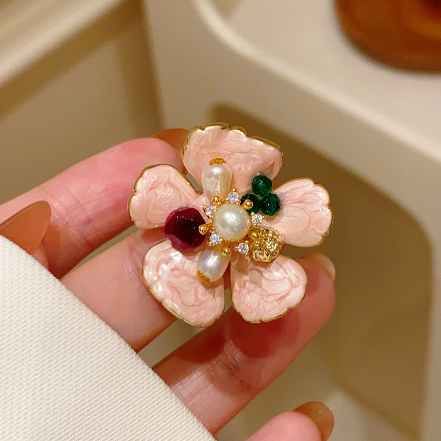 Retro New Chinoiserie Fairy-Like Pink Enamel Flower Brooch Corsage Elegant Elegant Natural Pearl Pin Buckle