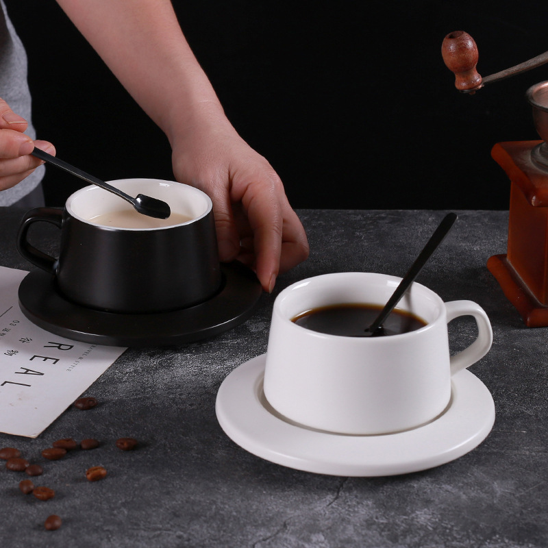 Cerámica americana de color sólido retrógrado taza de café de orejas conjunto casero nórdico taza de latte concentrado con cucharas de té de la tarde