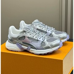 レジャー運動靴の女性2025夏の新型ネット面は通気性の靴の小さい背の厚い底をつなぎ合わせて高くなります。