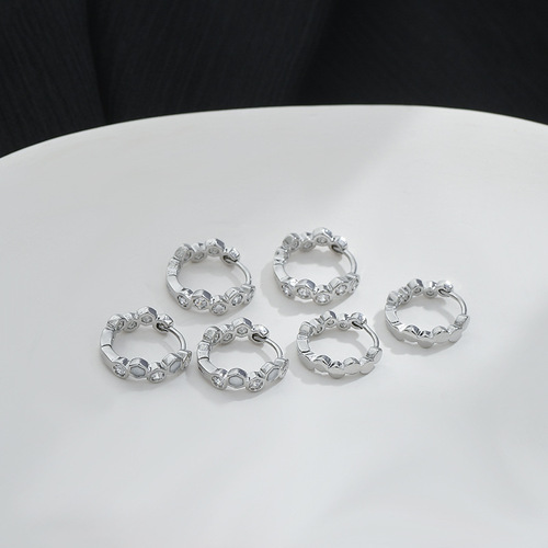 New three-pair set earrings for women, sleep-friendly without removal, geometric C-shaped earrings, light luxury style earring hooks