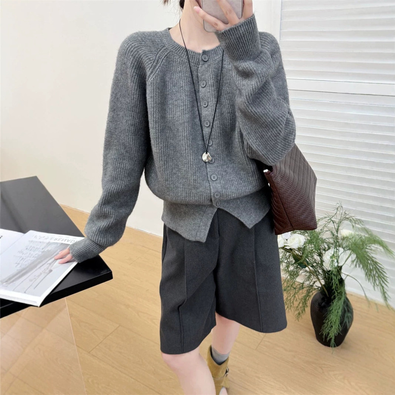 Korean-style, high-end, fashionable, and age-reducing round-neck long-sleeve knit cardigan for women, a versatile and loose-fitting sweater jacket for autumn and winter Korean-style, high-end, fashionable, and age-reducing round-neck long-sleeve knit cardigan for women, a versatile and loose-fitting sweater jacket for autumn and winter