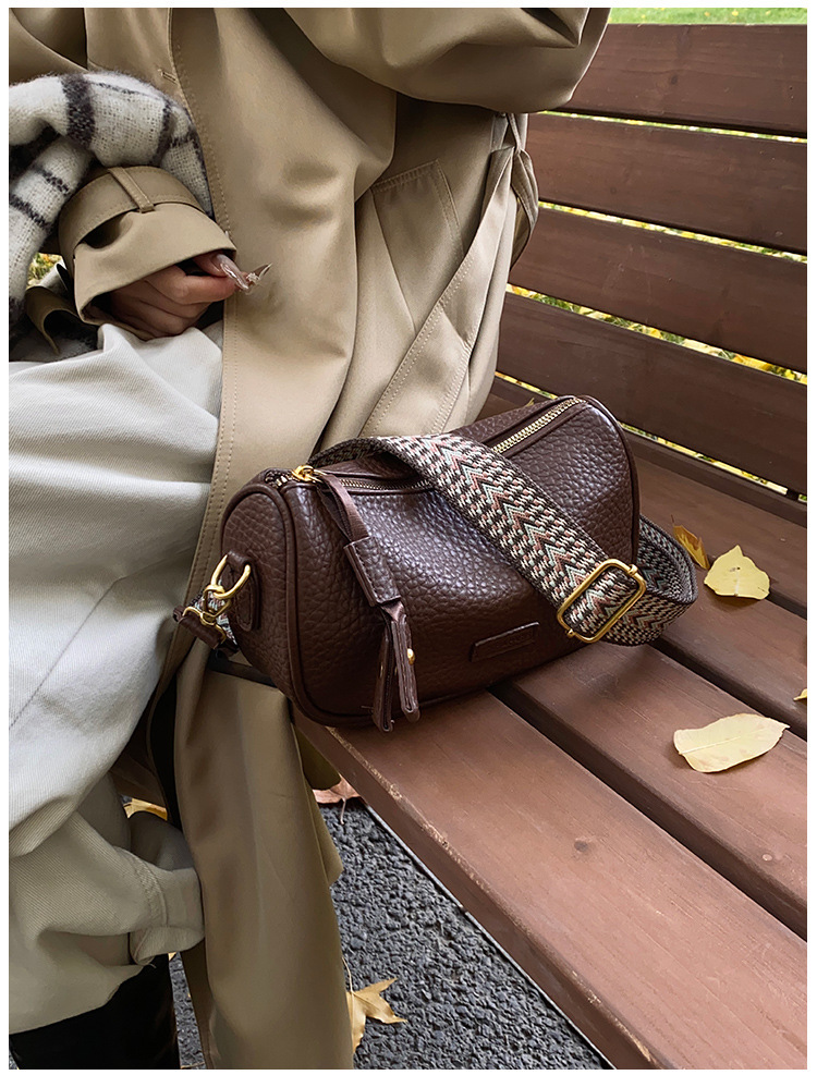 Nuevo bolso popular transfronterizo nuevo bolso de almohada retro de moda para mujer bolso de mensajero de un solo hombro simple de alta gama de todos los partidos