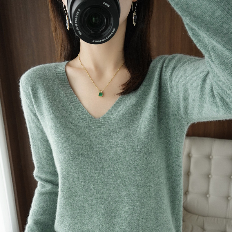 V-Neck Pullover Sweater for Women, New Autumn and Winter 2023 Knitwear, Base Plush Sweater for Export