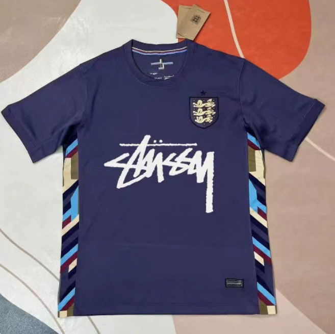 영국 고객을 위한 Stussy 24 모델
