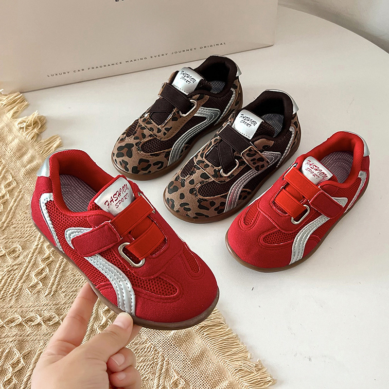 Zapatos de entrenamiento de leopardo para niños 2026 verano niñas estilo retro Gump zapatos de moda para niños grandes zapatos casuales versátiles image 1