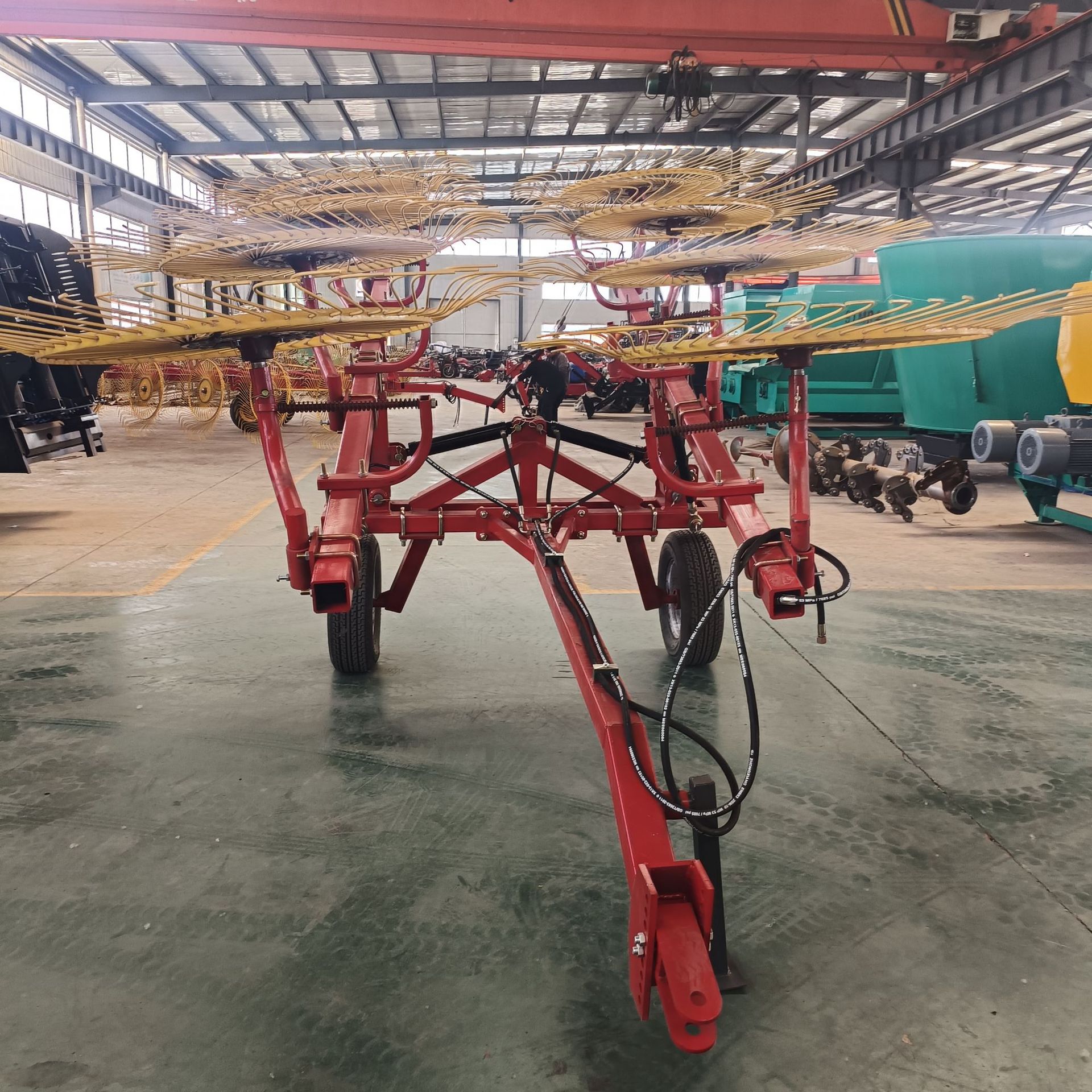 Tractor especial para paja de maíz tipo disco de dedo de tracción hidráulica de la fábrica de fuente de césped con disco de césped