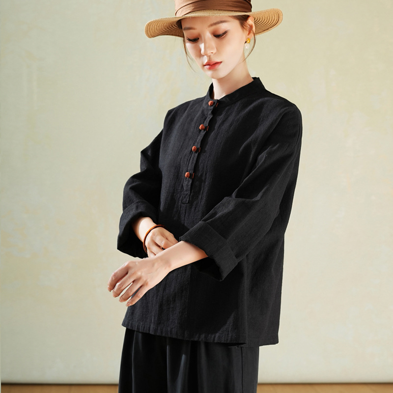 Black short-sleeved shirt