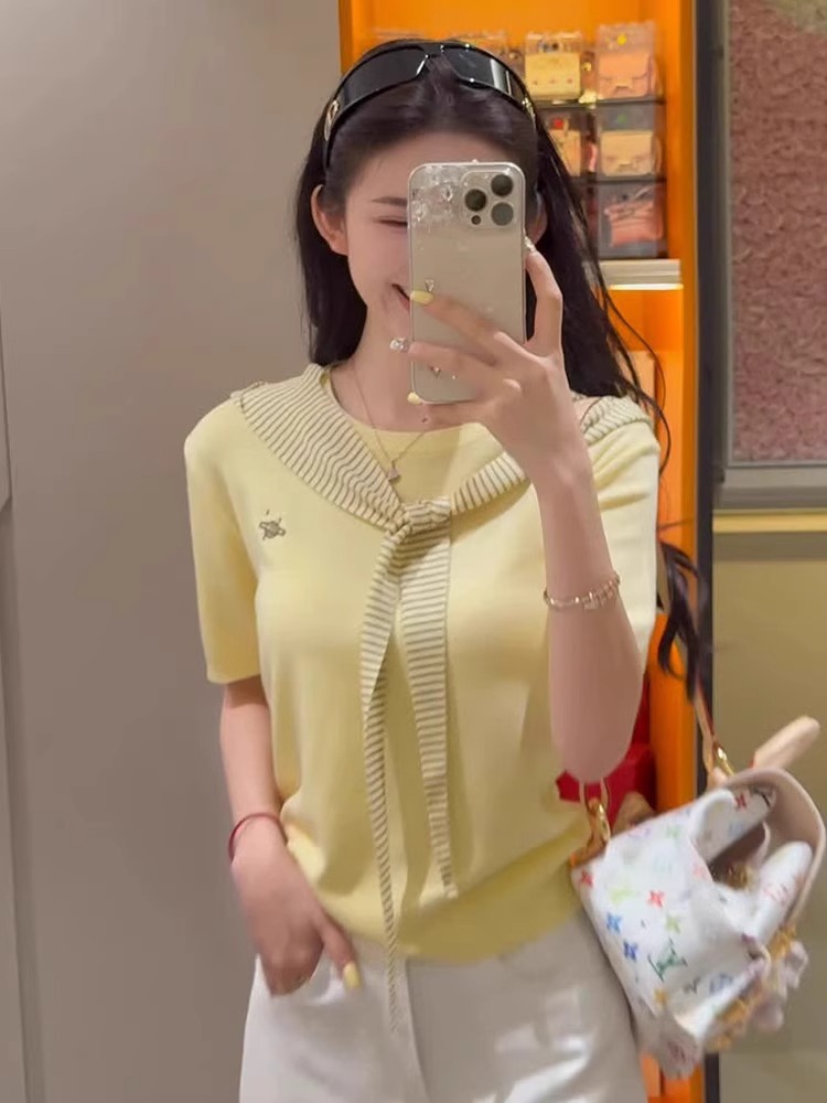 Áo thun nữ tay ngắn dệt kim phong cách Hàn Quốc kèm khăn choàng — sọc