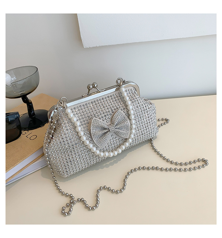 Women's Small Light Diamond Pu Leather Solid Color Bow Knot Vintage Style Clasp Frame Crossbody Bag display picture 4