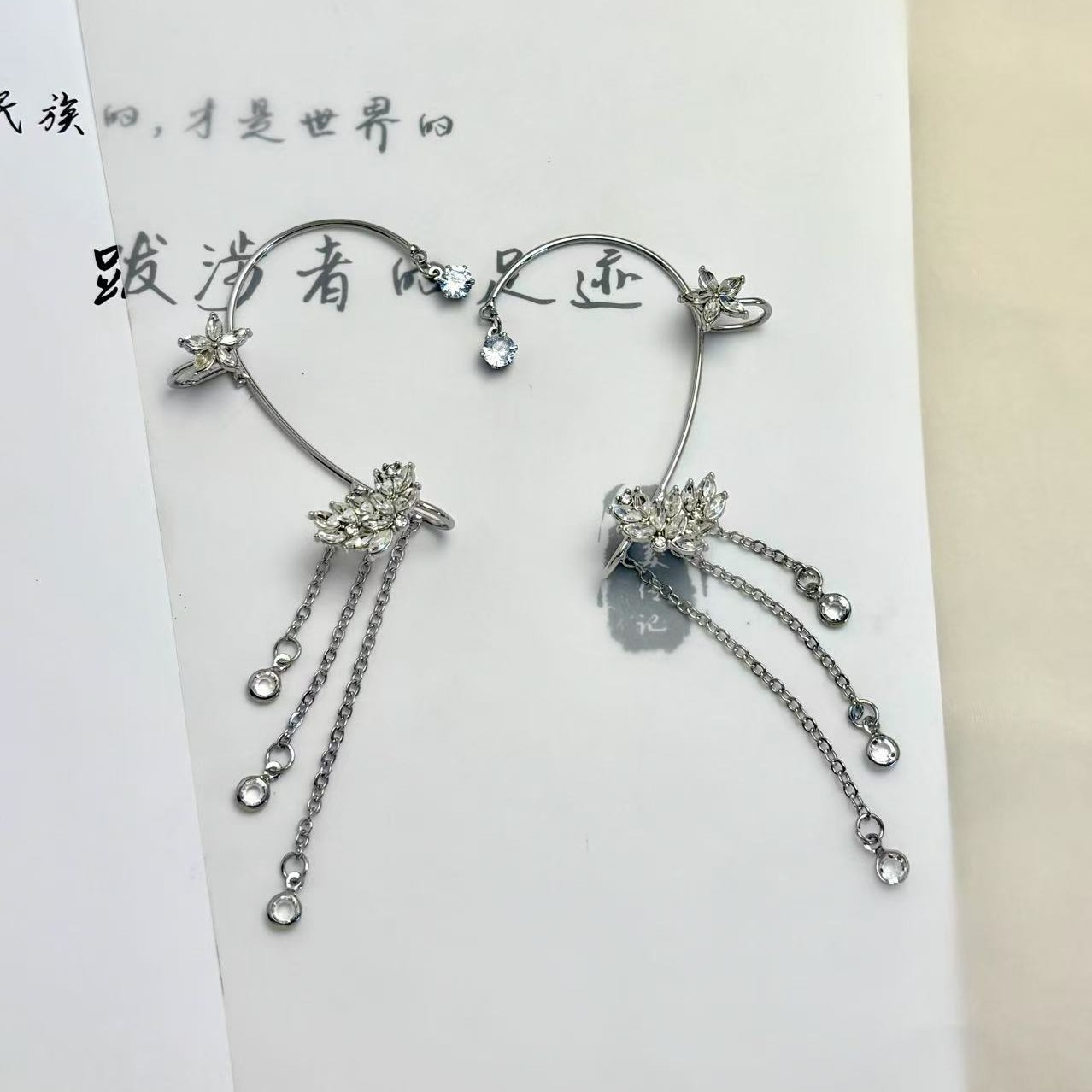 Tiktok Nueva joyería estrella borla pendientes luz lujo nicho diseño sentido earless oreja colgando pendientes de moda populares