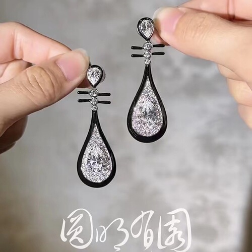 Xiaohongshu's same style black Pipa earrings  new earrings Chinese style ethnic style elegant temperament earrings