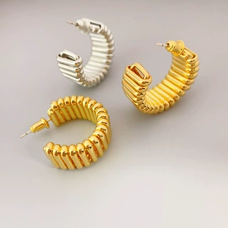 新款金色C字形竖纹格栅缠绕宽面大气925银针耳钉女高品质耳环批发