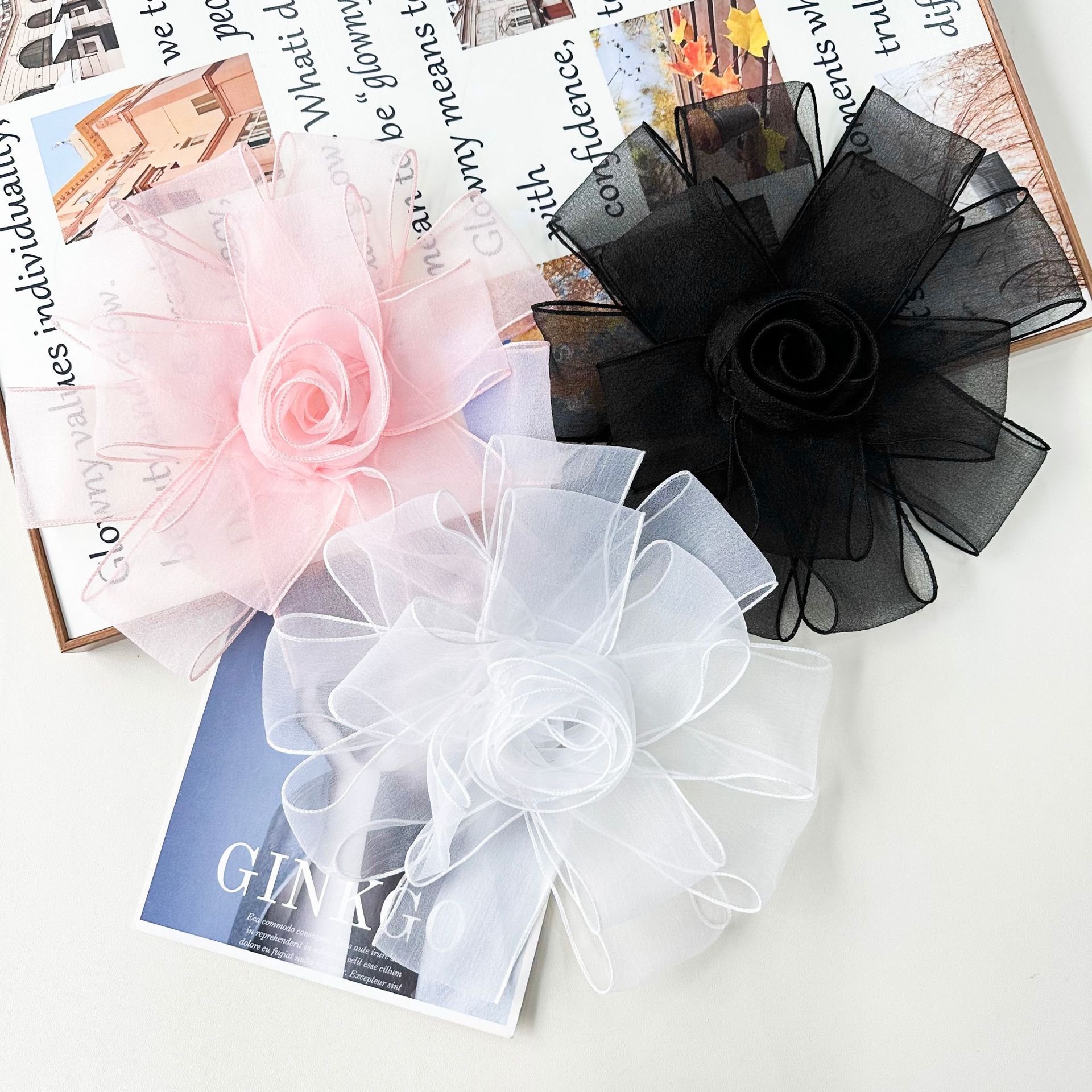 Exquisito hilo de red flor rosa blanco y negro rosa ropa de todo fósforo accesorios para el cabello vestidos accesorios semiacabados accesorios al por mayor