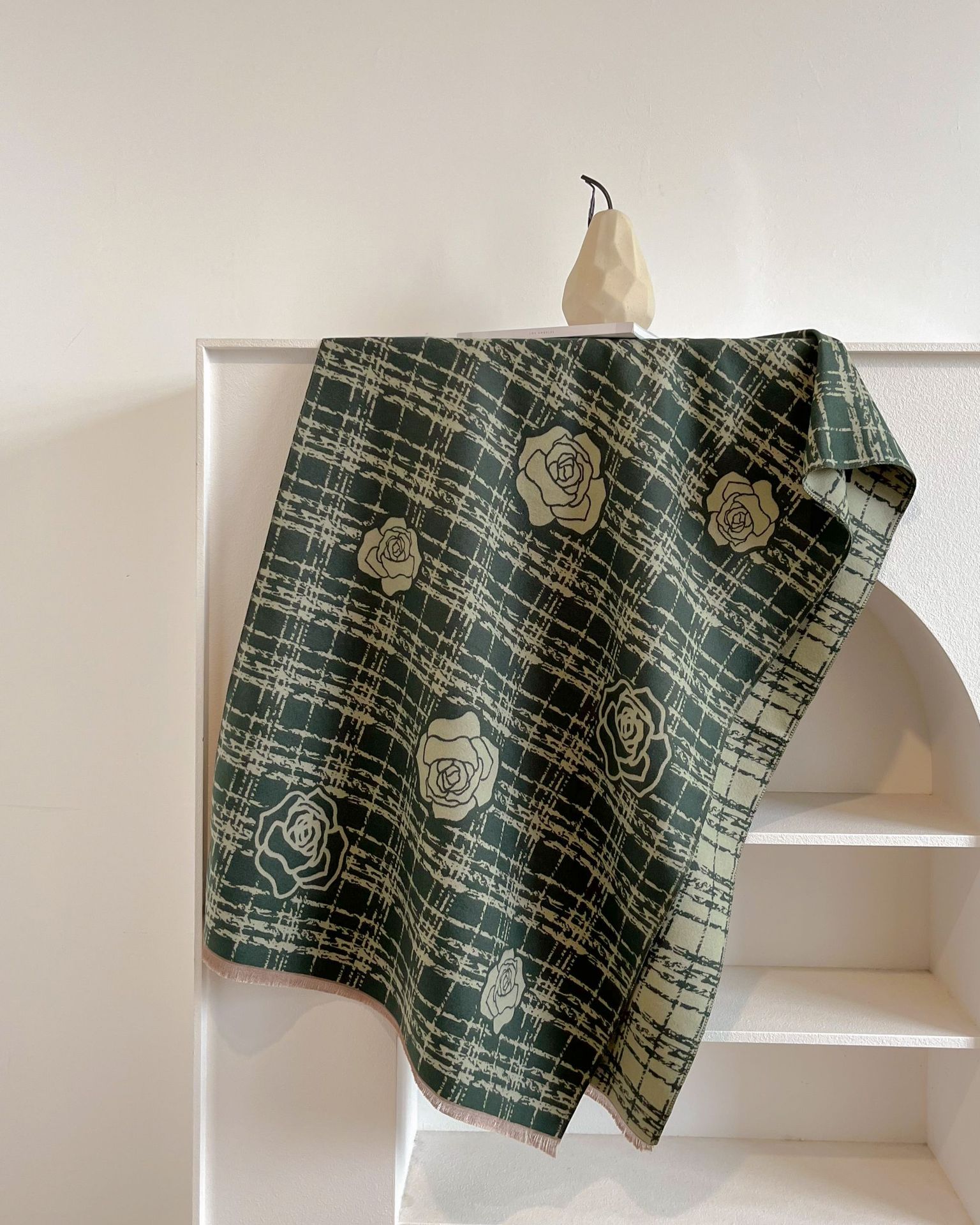 Popular de alto grado elegante estilo Chanel de doble cara Camelia chal engrosado Cachemira-como el otoño y el invierno cálido bufanda para las mujeres