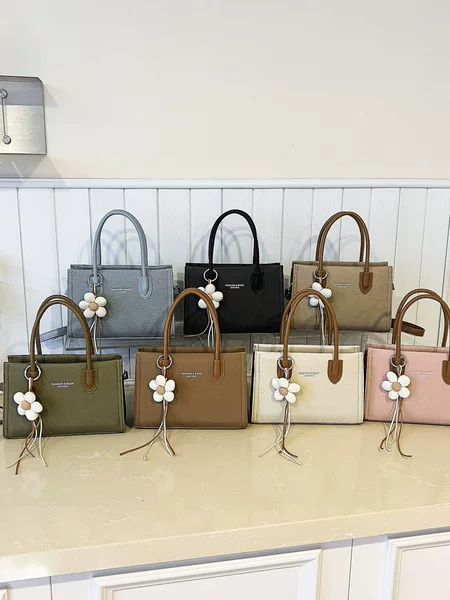 Cross-border best-selling handbag 2026 summer new Korean-style small square bag for women, commuter crossbody bag, light luxury stylish women's bag