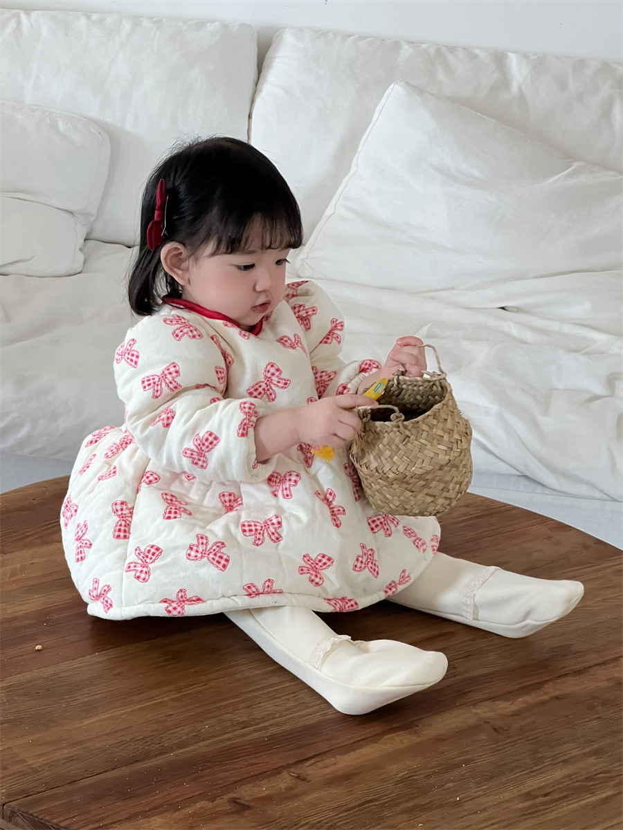 Baby otoño-invierno conjunto de ropa infantil coreana 2024 nueva ropa de bebé gruesa niñas más bolsa de terciopelo ropa de invierno
