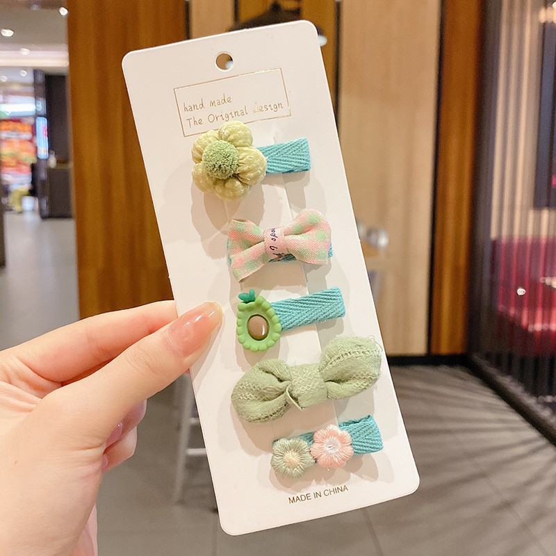 Juego de cinco piezas de flores verdes