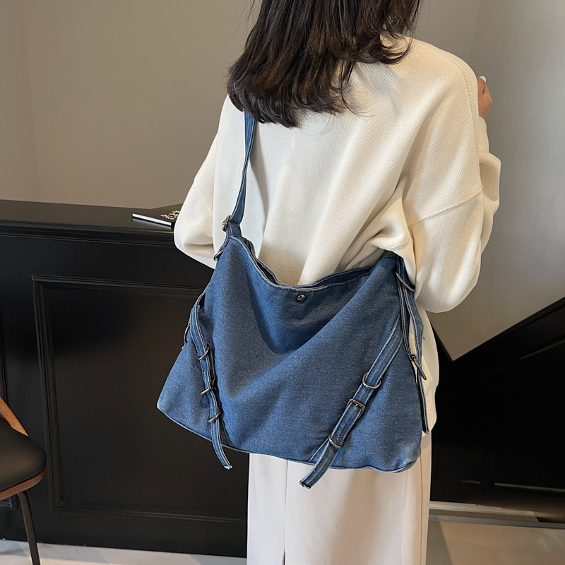 Bolso de axila de gran capacidad de nicho 2024 nuevo bolso de mezclilla bolso de cubo de marea lindo para mujer bolso de mensajero de un solo hombro