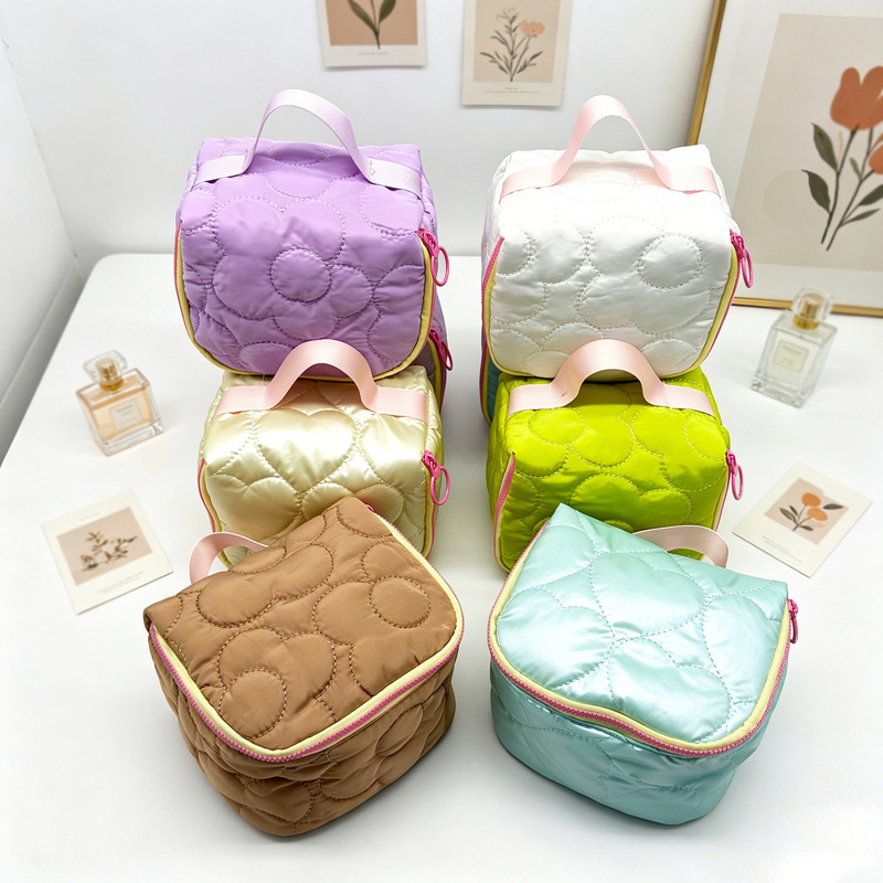 Korean Version Cute Ins Fresh Heart Makeup Bag Portable Travel Handbag Cosmetic Storage Bag Toiletry Bag Korean Version Cute Ins Fresh Heart Makeup Bag Portable Travel Handbag Cosmetic Storage Bag Toiletry Bag