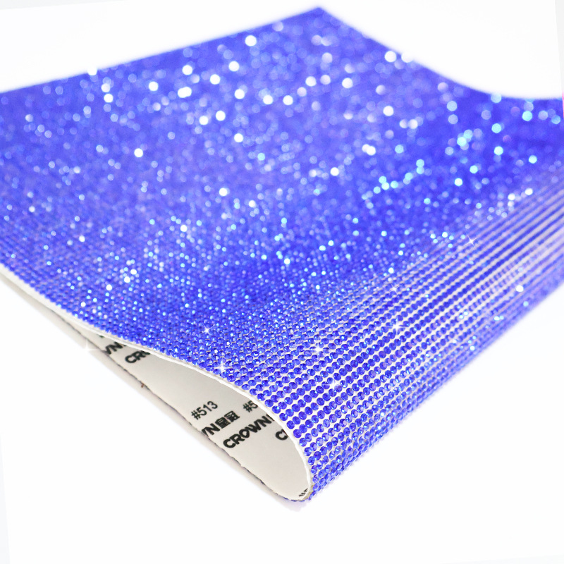 Los fabricantes venden al por mayor agua de vidrio, pegatinas de diamantes, adhesivos, taladros en caliente, piezas de diamantes decorativas para automóviles autoadhesivas, accesorios de joyería de bricolaje, taladros