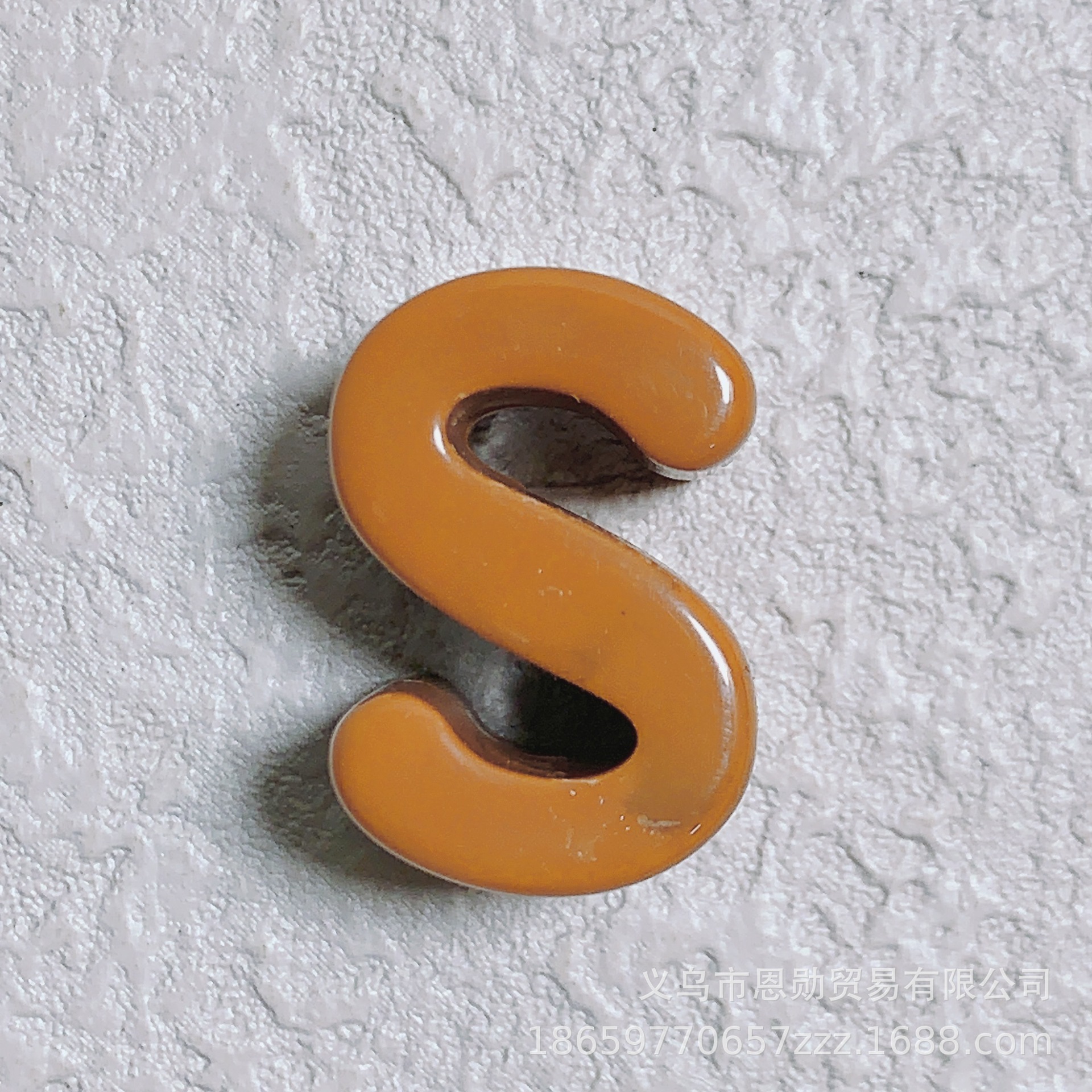 S (brown)