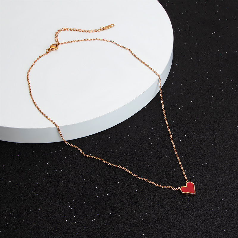 Retro Heart Shape Titanium Steel Plating Pendant Necklace display picture 2