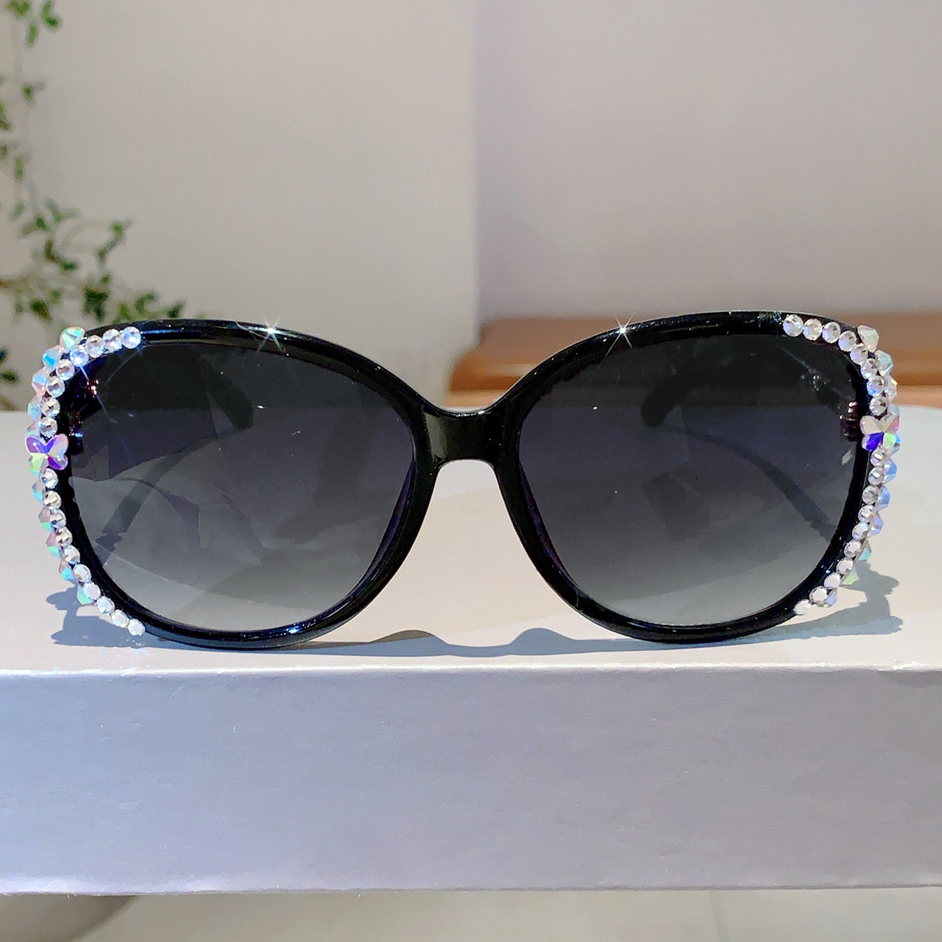 Vintage dames zonnebril met groot frame en uv bescherming_voghion.com