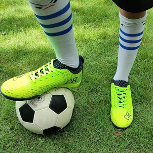 Football shoes men's new anti-slip broken nail football shoes youth sports shoes adult outdoor professional training shoes wholesale