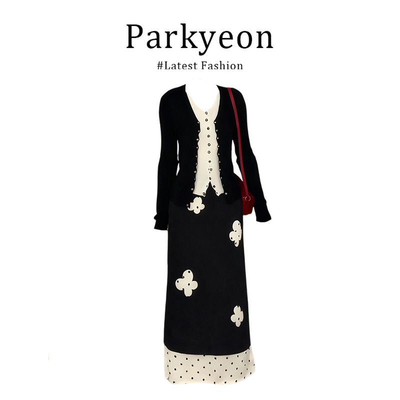 French-Style Black Faux Two-Piece V-Neck Knit Top with High-Waisted Slimming Floral Skirt Set for Women