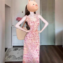 法式粉色碎花吊带连衣裙子女2025新款小个子高级感度假风气质长裙