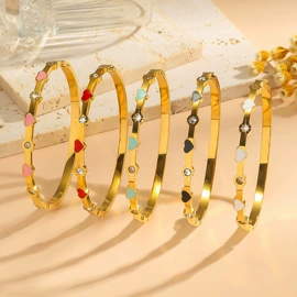 项链;耳环;手镯