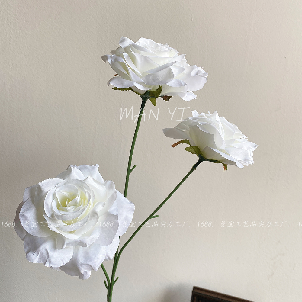 Rosa de diamante blanco de 3 cabezas