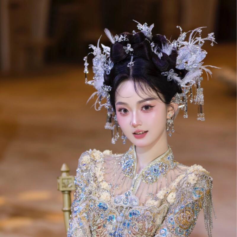 新しいXiuheヘアアクセサリー、明るい色、ハイエンド、多用途、古代衣装のヘアピン、羽、妖精、龍と鳳凰のガウン、漢服、Xiuhe服の頭飾り|undefined