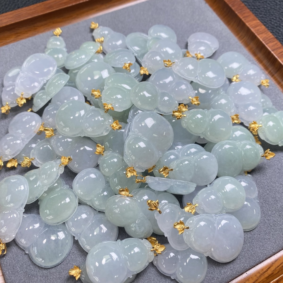 18K金高冰辣绿翡翠葫芦吊坠25.6mm揭阳工女款福禄项链源头工厂