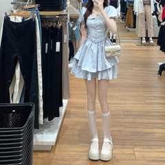 フランスの初恋の子供の襟のワンピースの女性の小さい体の夏は王女のケーキのスカートを逃げます。