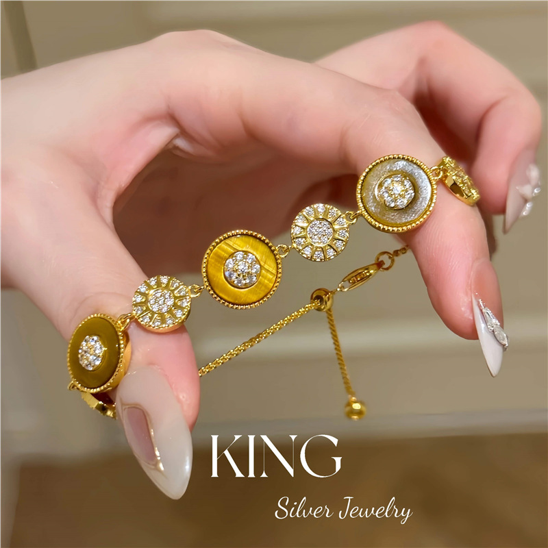焦糖饼干| king银饰珠宝S925银镀金虎眼贝母复古时尚轻奢纯银手链|undefined