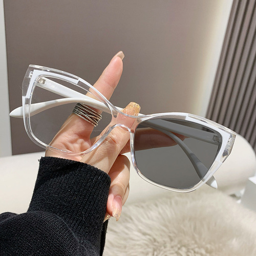  new cross-border lightweight cat-eye frame without makeup anti-blue light discoloration flat mirror for men and women can be equipped with myopia frame