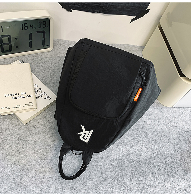 Unisex casual large-capacity crossbody bag, sporty casual student backpack, fashionable and versatile commuter single-shoulder bag undefined