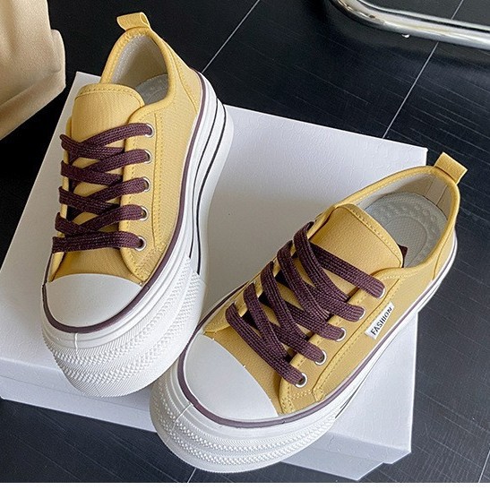Nuevos zapatos de tablero transpirables para mujeres con suelas gruesas y zapatos de lona de aumento de altura zapatos deportivos y casuales