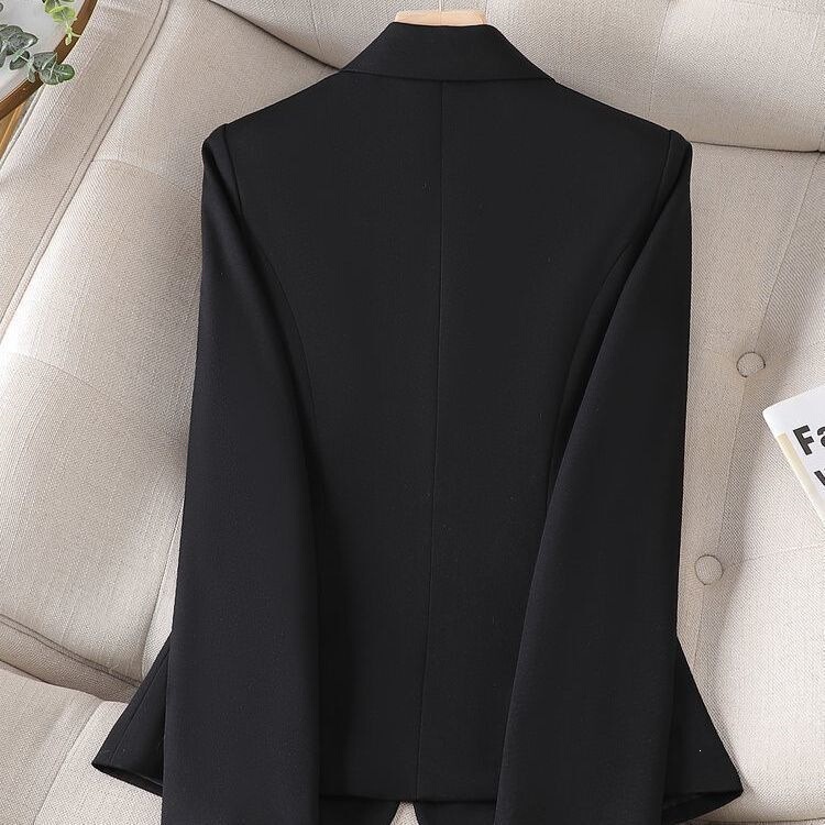 Black women's blazer, new spring and autumn style, short length for petite figures, versatile casual professional style, Korean version slim-fit suit Black women's blazer, new spring and autumn style, short length for petite figures, versatile casual professional style, Korean version slim-fit suit