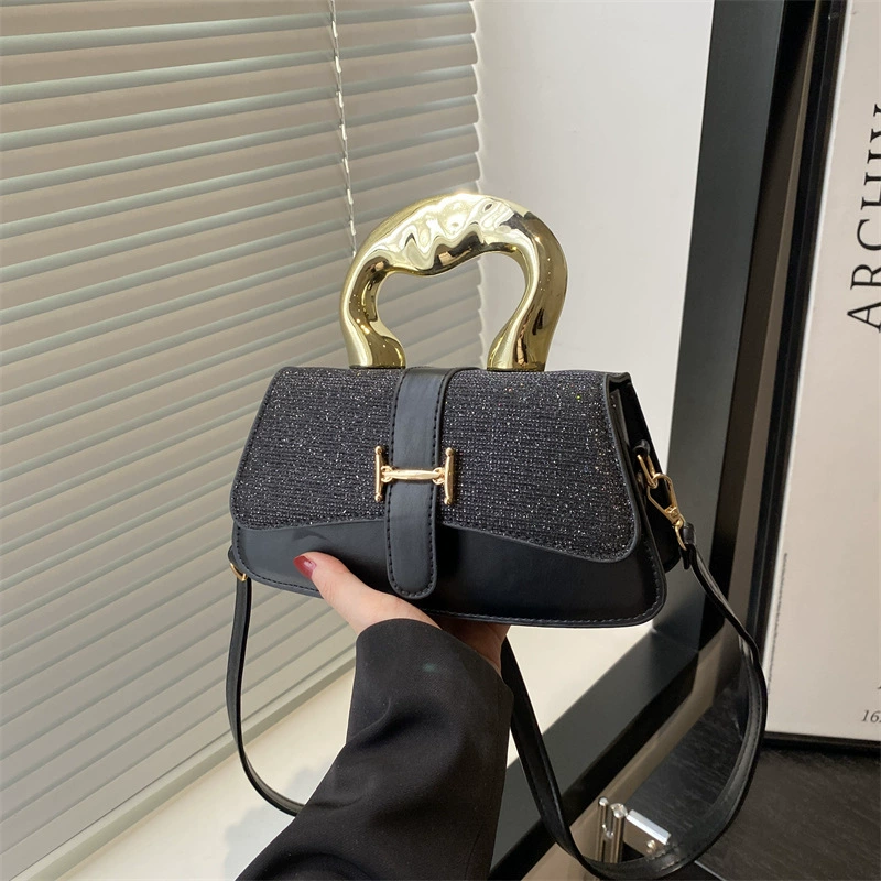Capacious one-shoulder bag, phone bag, western style