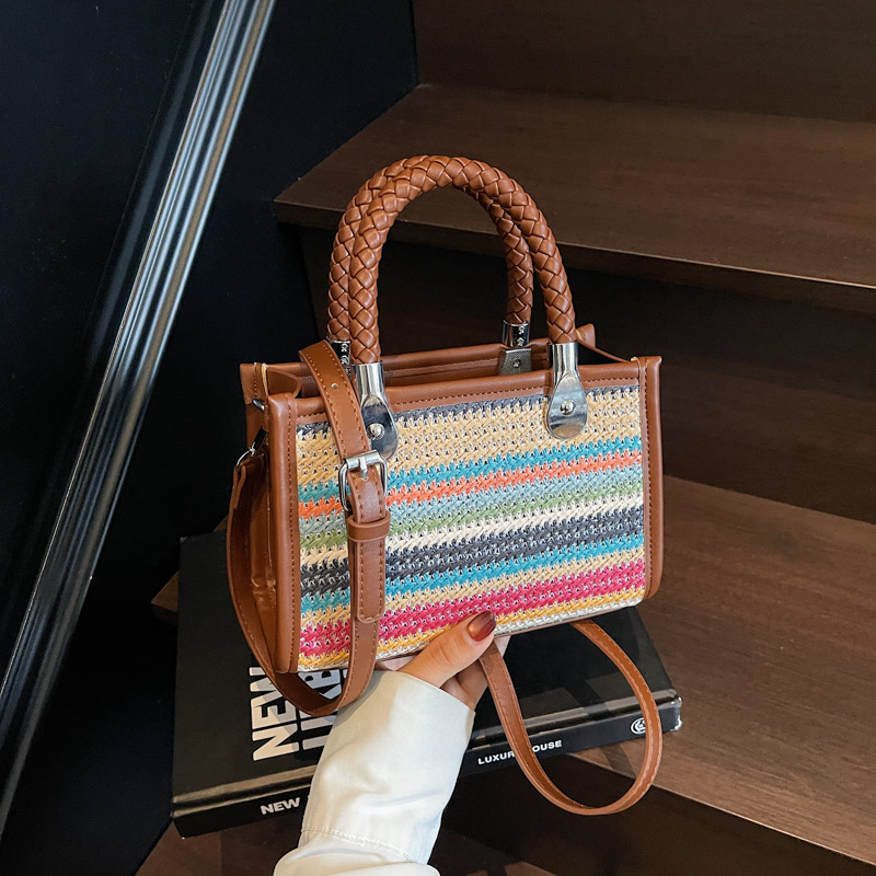 Bolso Tote popular de este año, nuevo bolso de verano 2025, bolso de hombro de color de contraste tejido de paja, bolso de mensajero retro para mujer