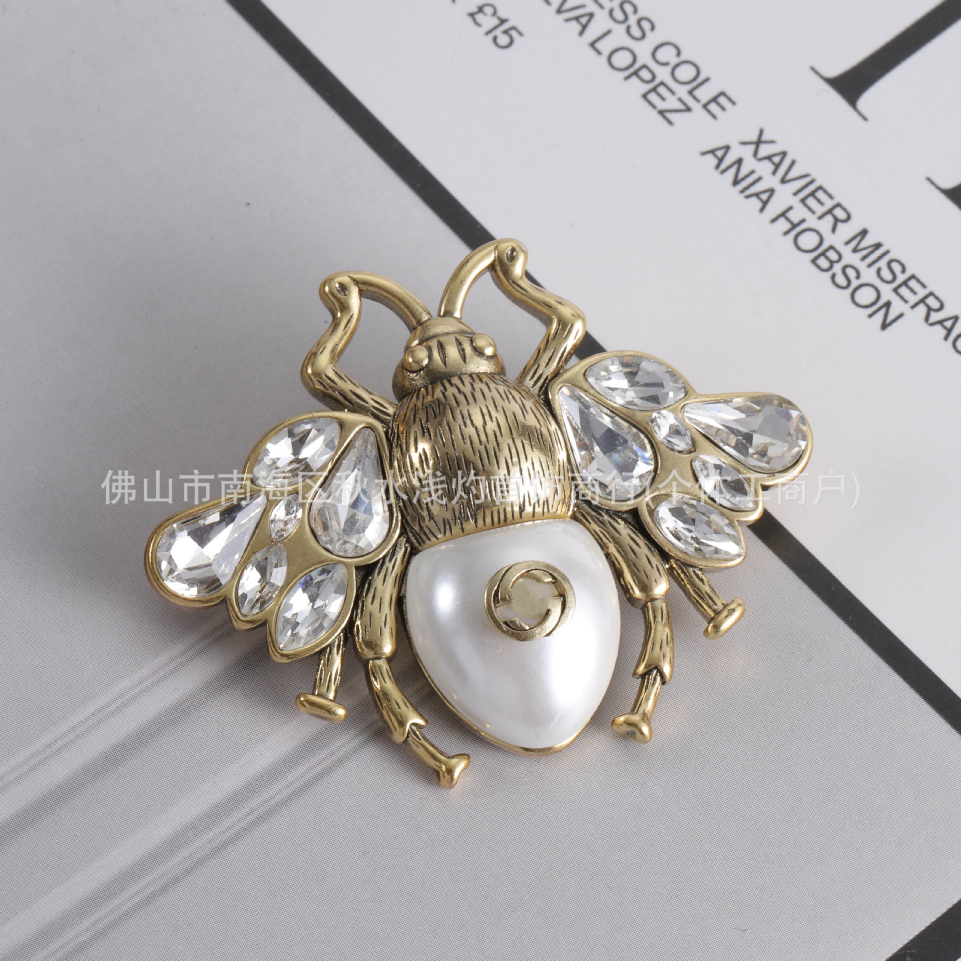 고대 새로운 더블 G 편지 벌 진주 다이아몬드 브로치 여성 클래식 레트로 가슴 패션 하이 엔드 핀