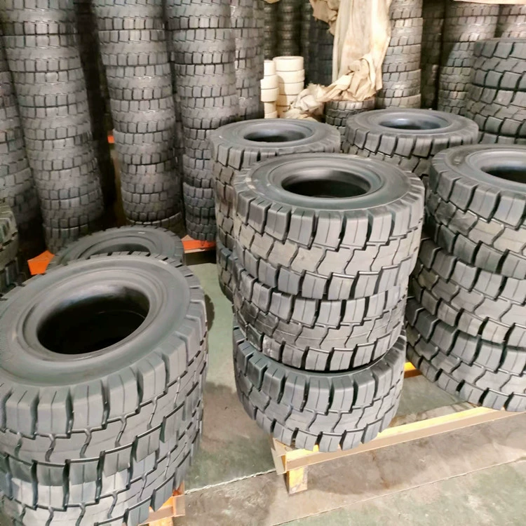 Оборудование для производства велосипедных и мотоциклетных шин, включая станки для соединения внутренних камер и формовки шин от производителя.