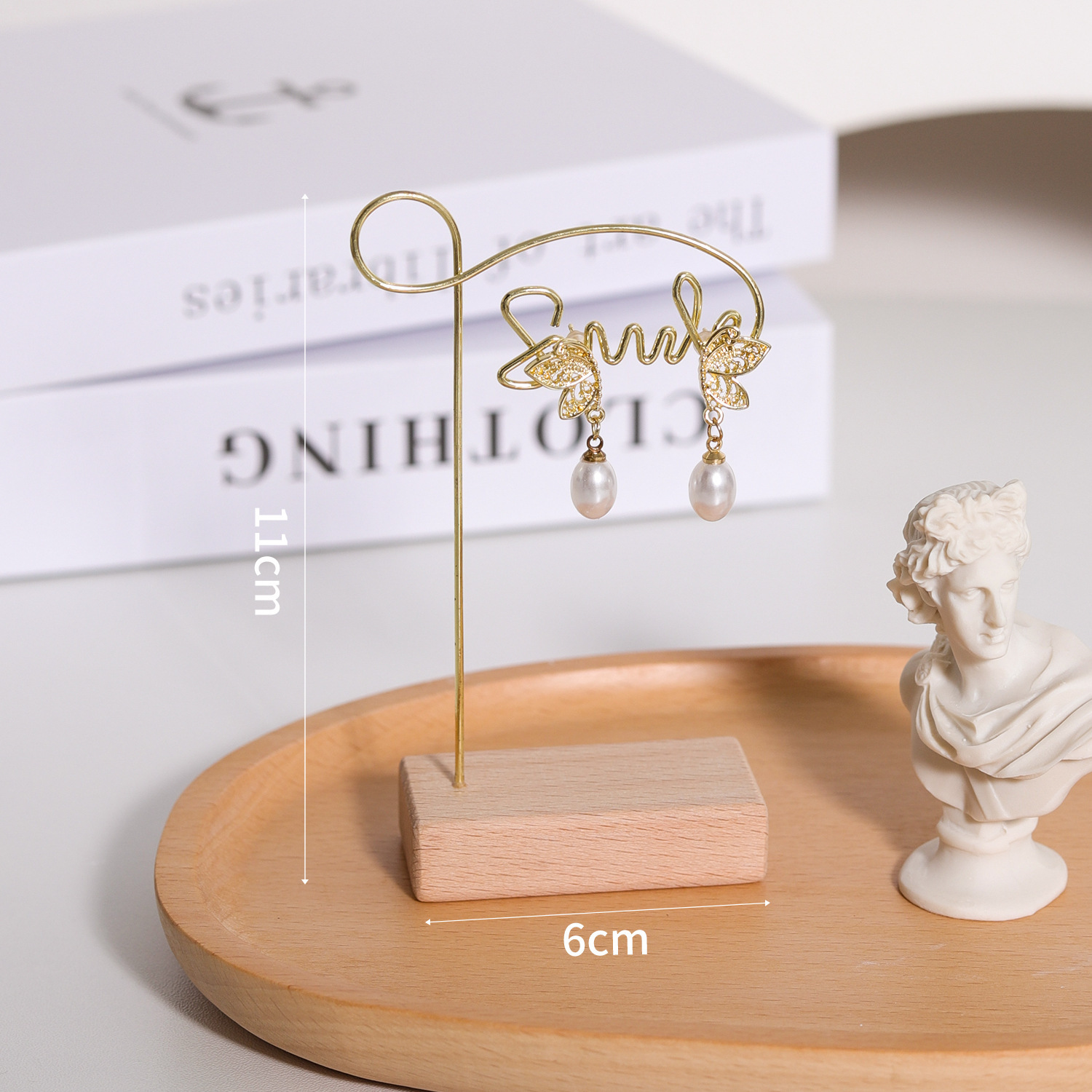 ��������չʾ�� ����ԭľ��Ʒ���ɼ� ���йҼܶ���������Ʒ�ܿ羳